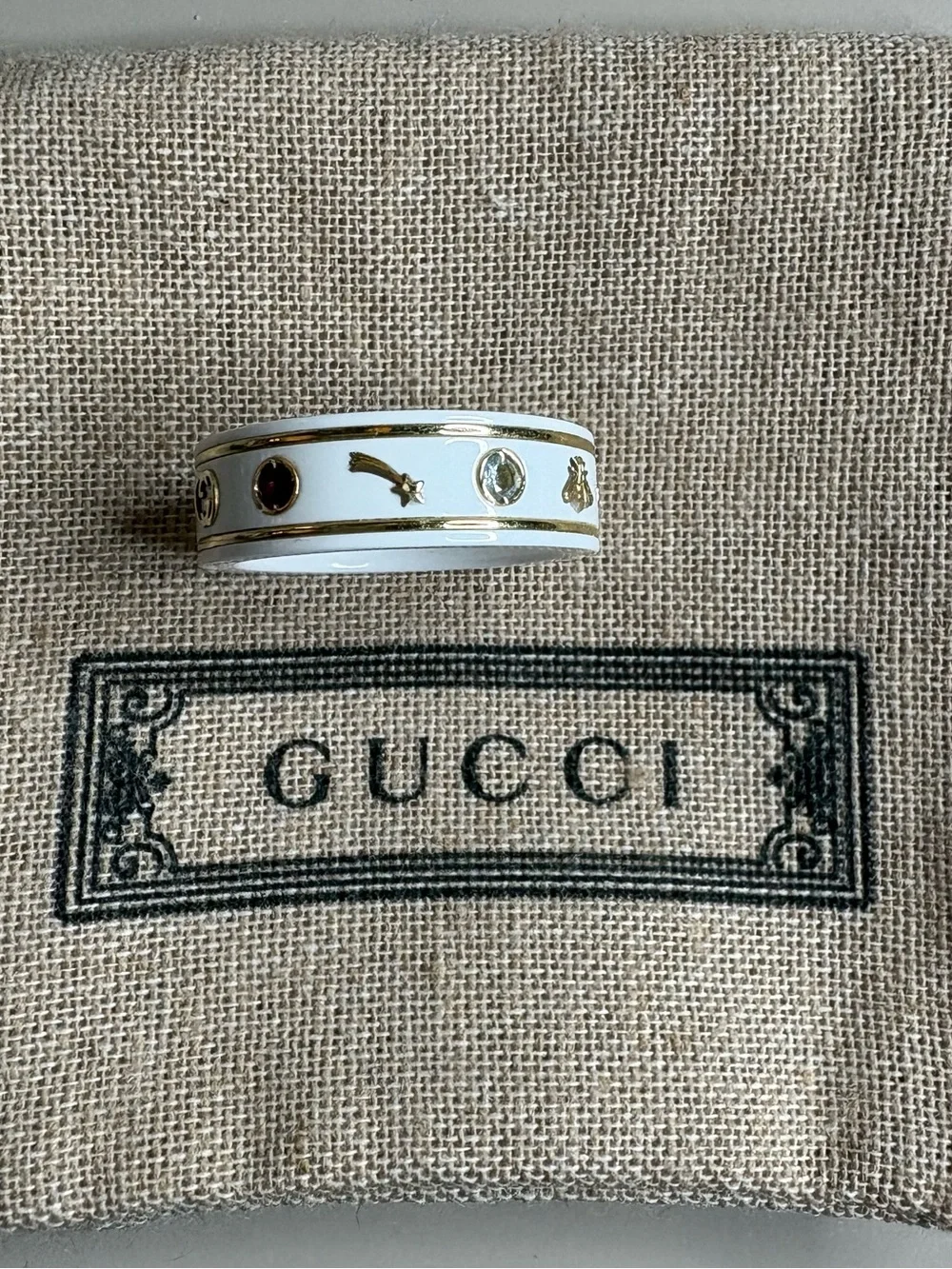 Gucci iconic 18k gold ring with gemstones